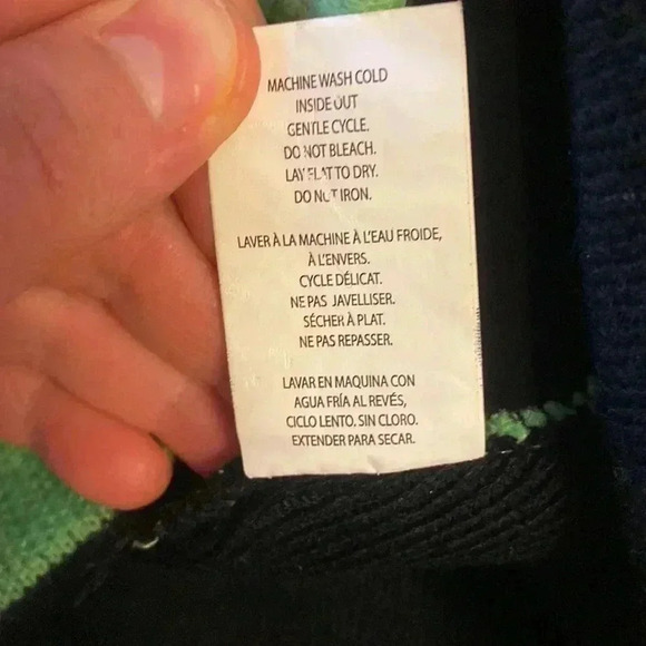 2 winter hats 🧢 for teens. MOJANG official Minecraft product and red simple hat - Picture 4 of 12